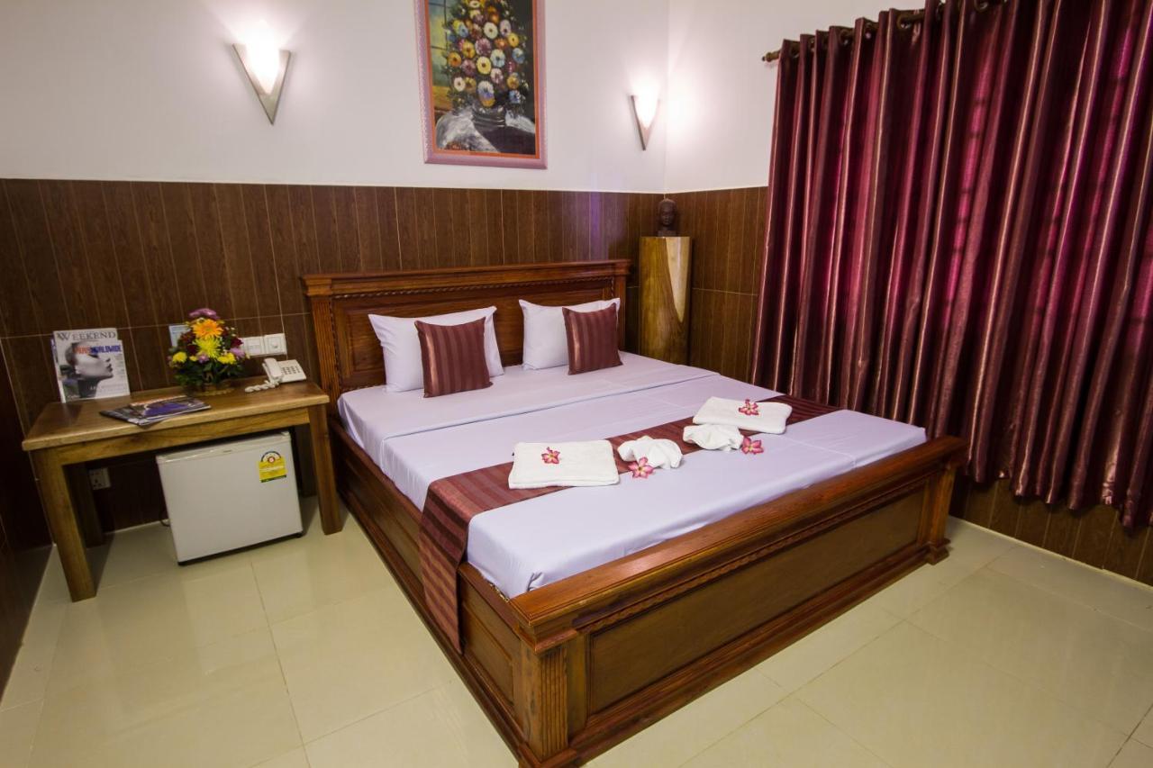 Botoum Hotel Sziszophon Kültér fotó