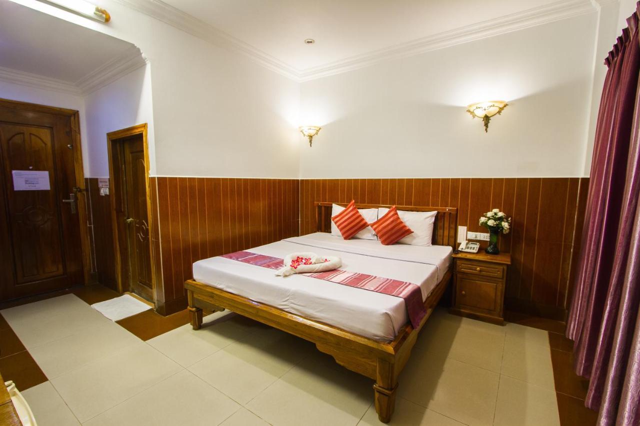 Botoum Hotel Sziszophon Kültér fotó