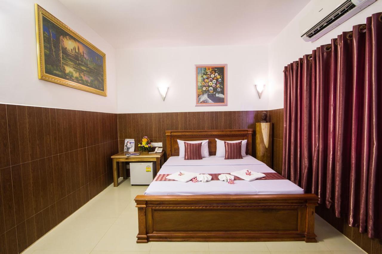 Botoum Hotel Sziszophon Kültér fotó