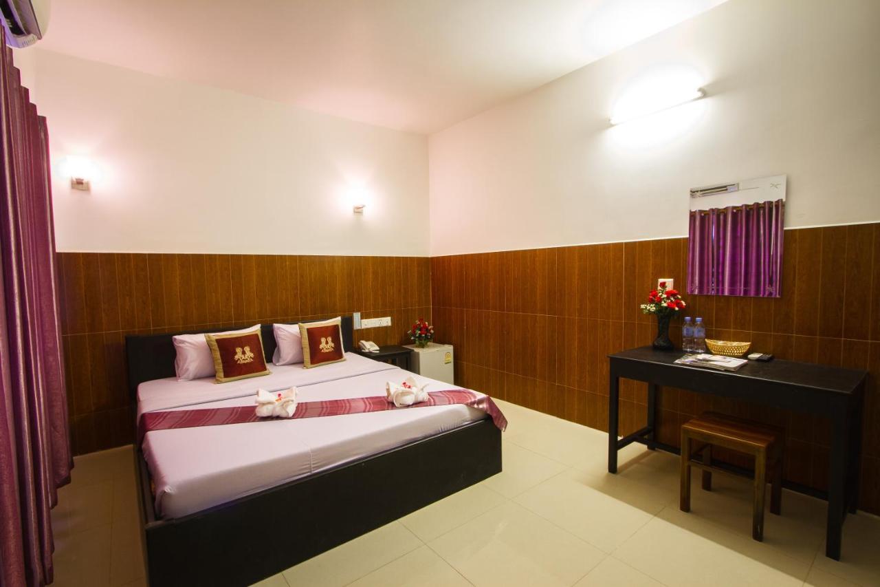 Botoum Hotel Sziszophon Kültér fotó
