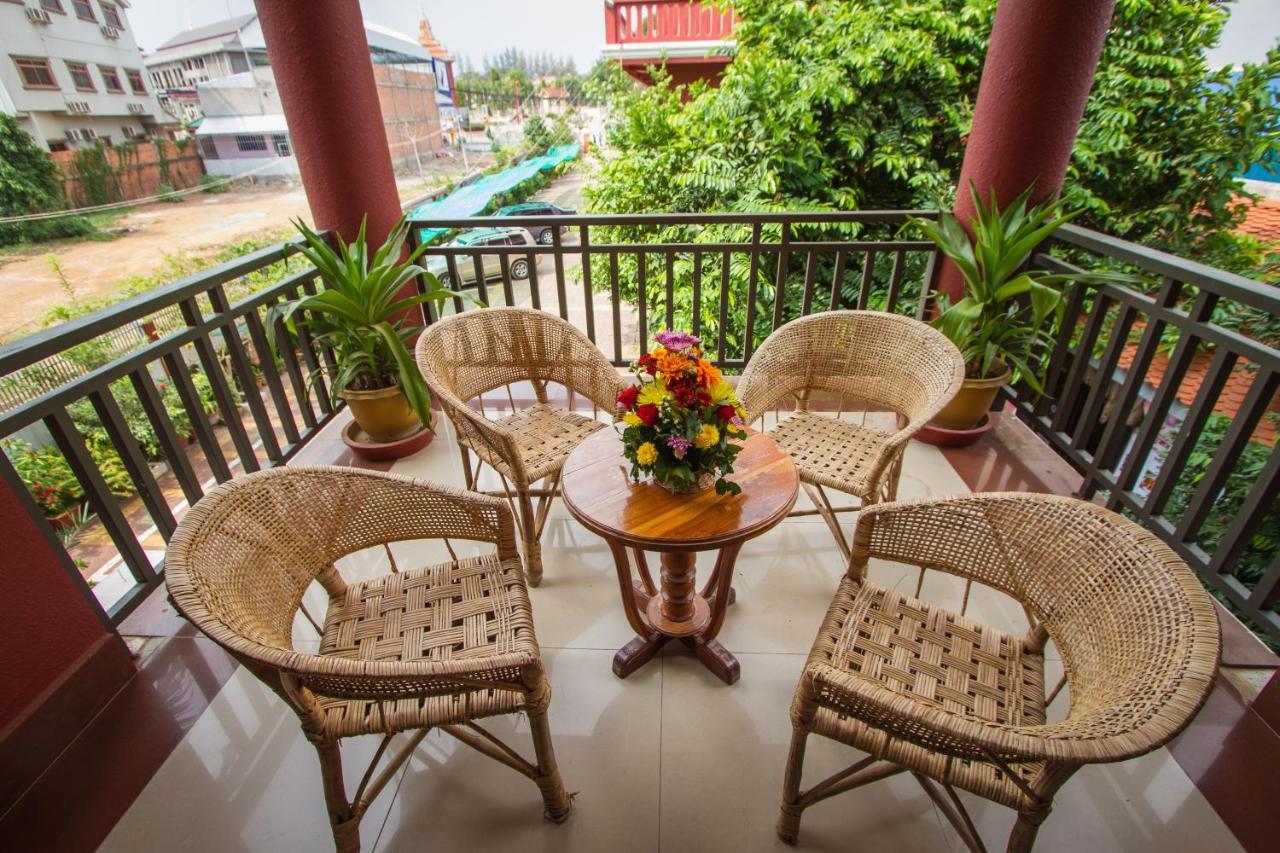 Botoum Hotel Sziszophon Kültér fotó