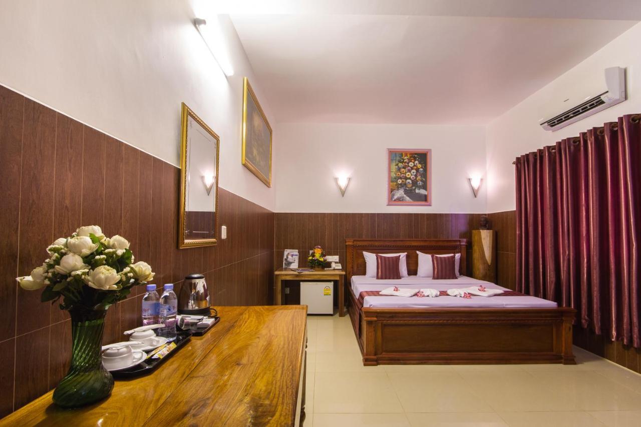 Botoum Hotel Sziszophon Kültér fotó
