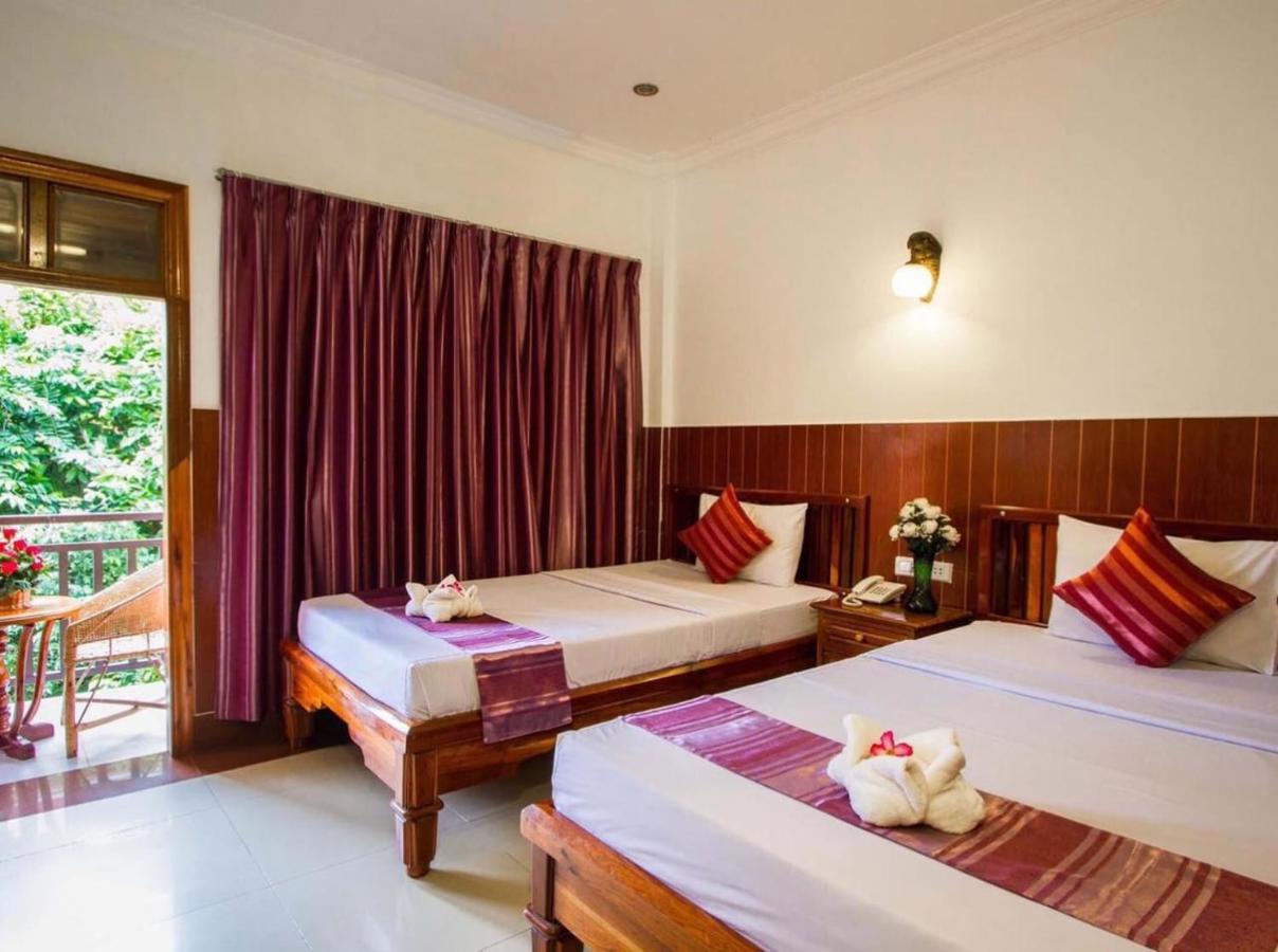 Botoum Hotel Sziszophon Kültér fotó